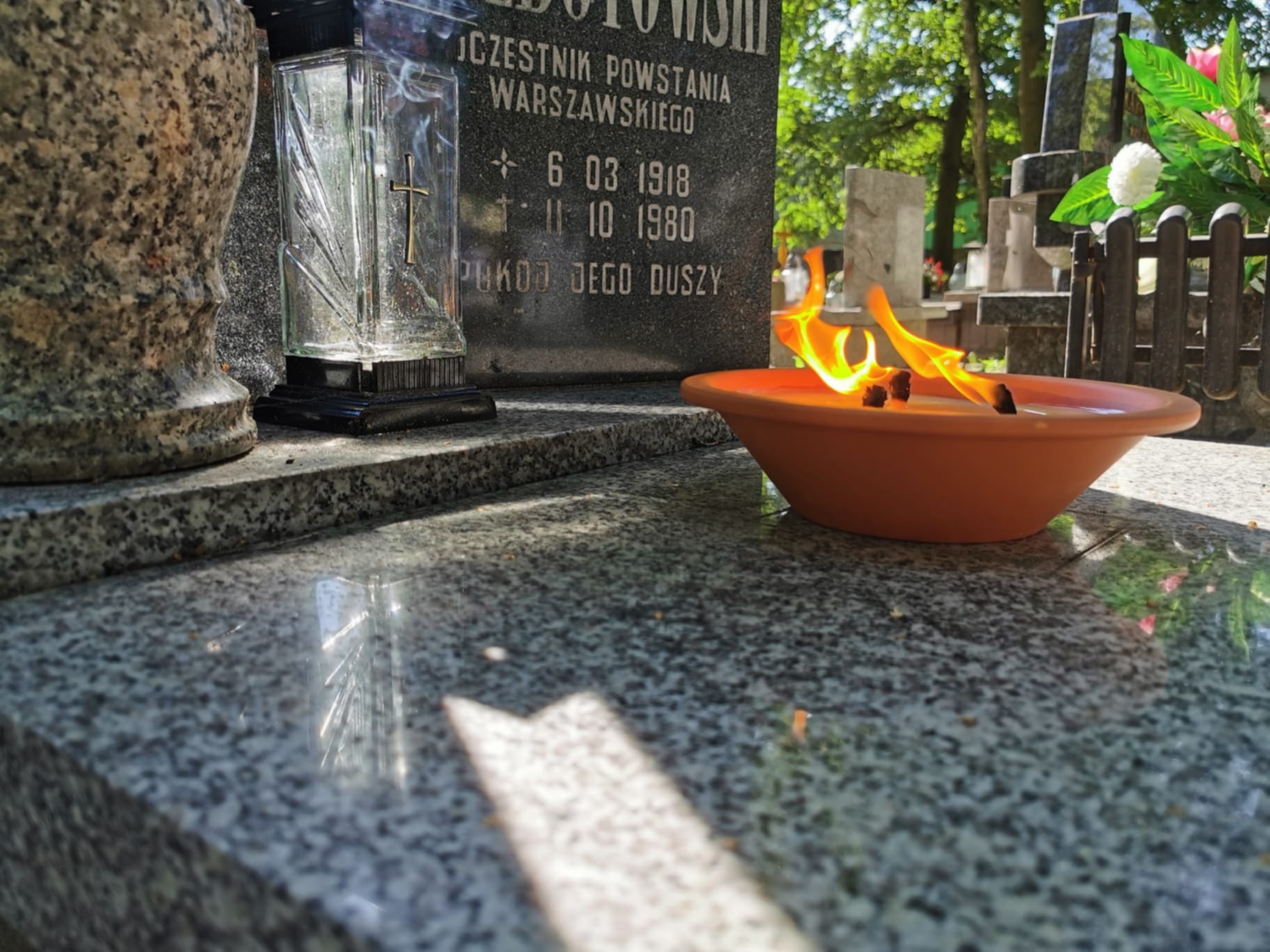 Fot. T. Rybiński/UM w Gliwicach Znicz na grobie Powstańca Warszawskiego