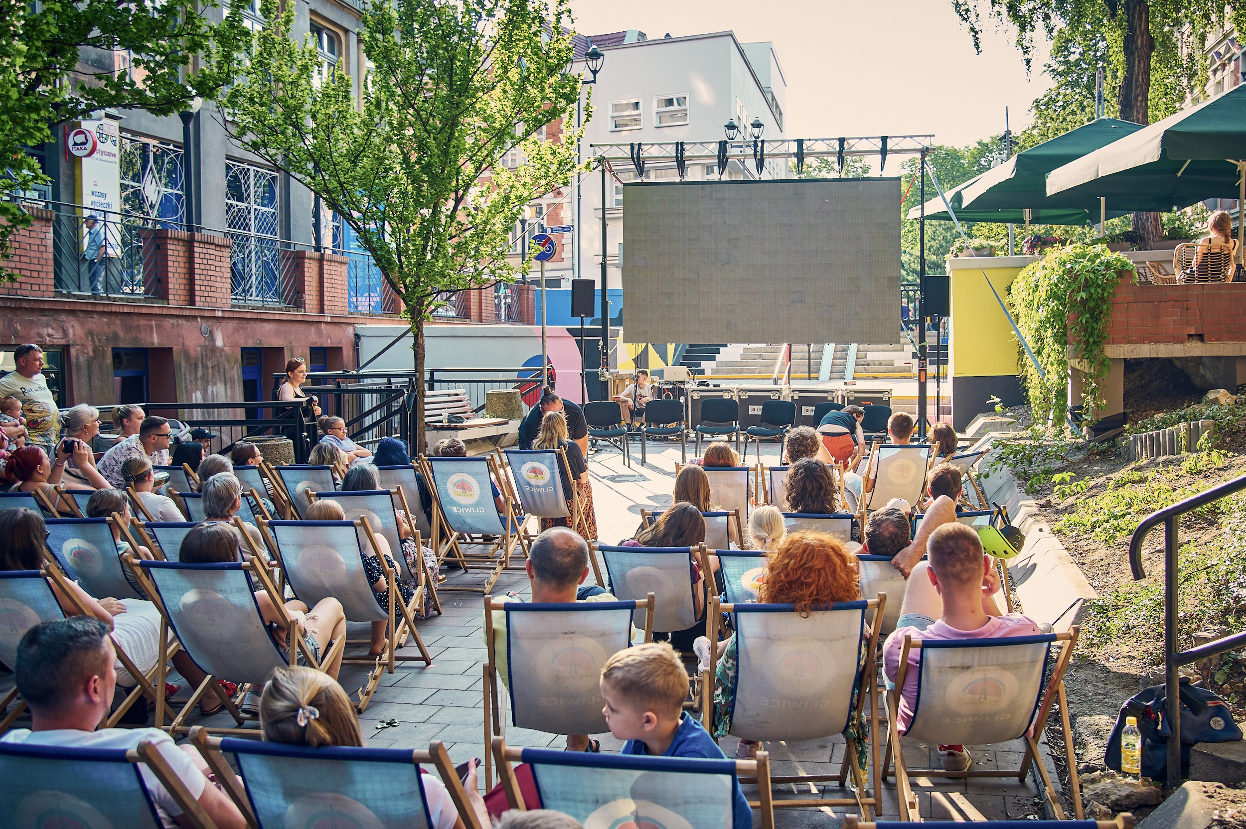 Fot. M. Buksa/ UM w Gliwicach Kino plenerowe na alei Przyjaźni