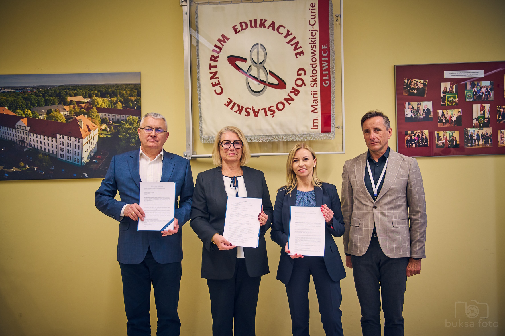 Fot. M. Buksa/ UM w Gliwicach Strony pozujące z podpisanymi porozumieniami