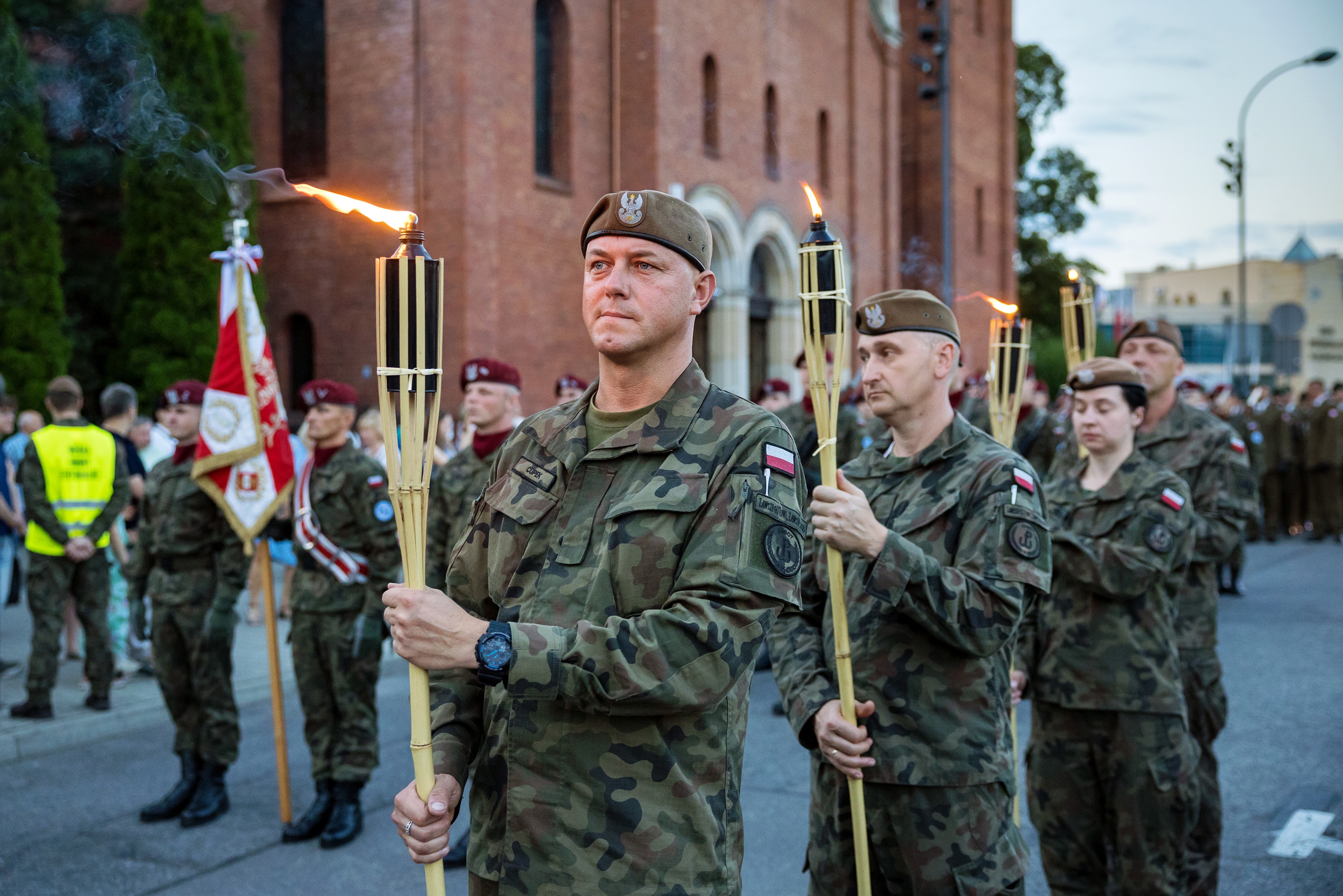 Fot. D. Nita-Garbiec/ UM w Gliwicach Żołnierze z pochodniami