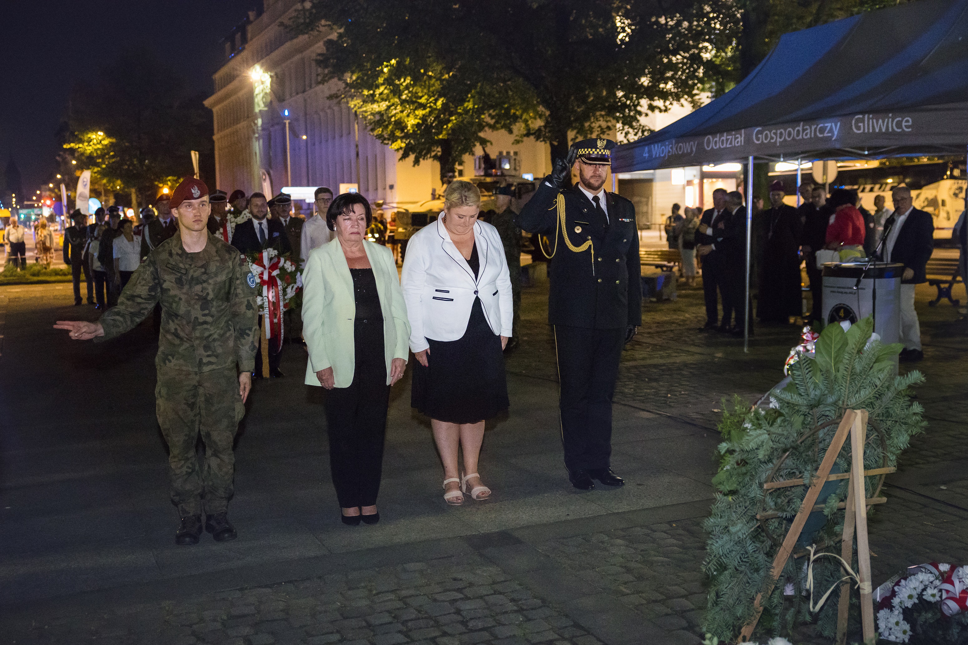 Fot. D. Nita-Garbiec/ UM w Gliwicach Złożenie kwiatów pod pomnikiem