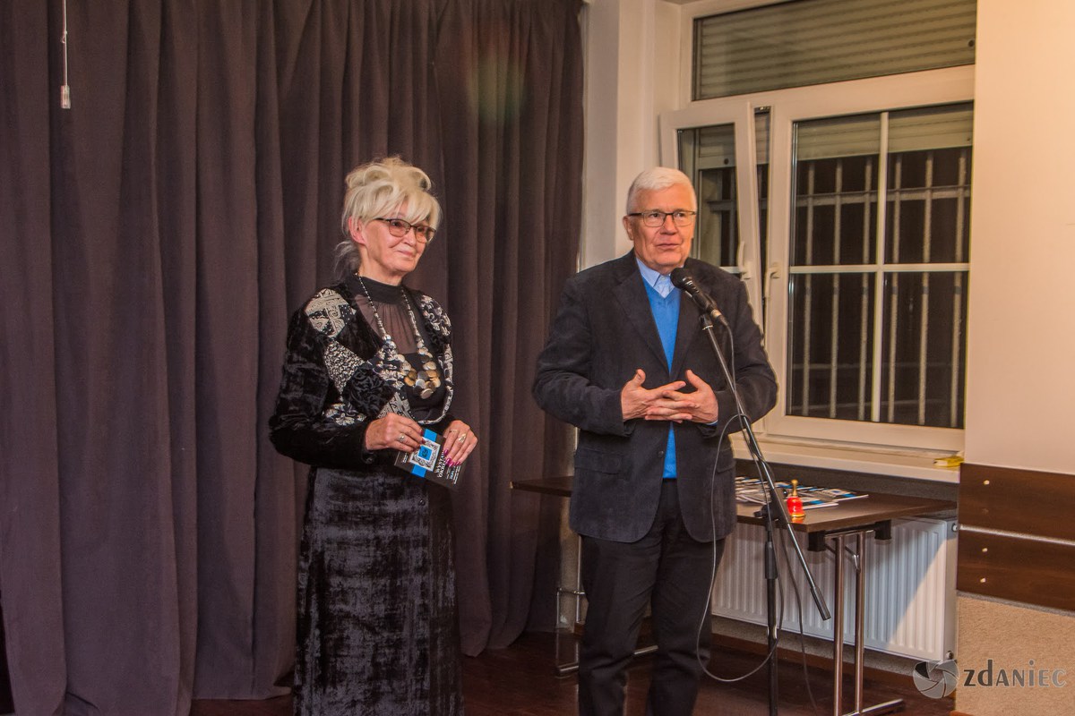 fot. Z. Daniec Anna Zawisza-Kubicka, obok Adam Neumann przy mikrofonie