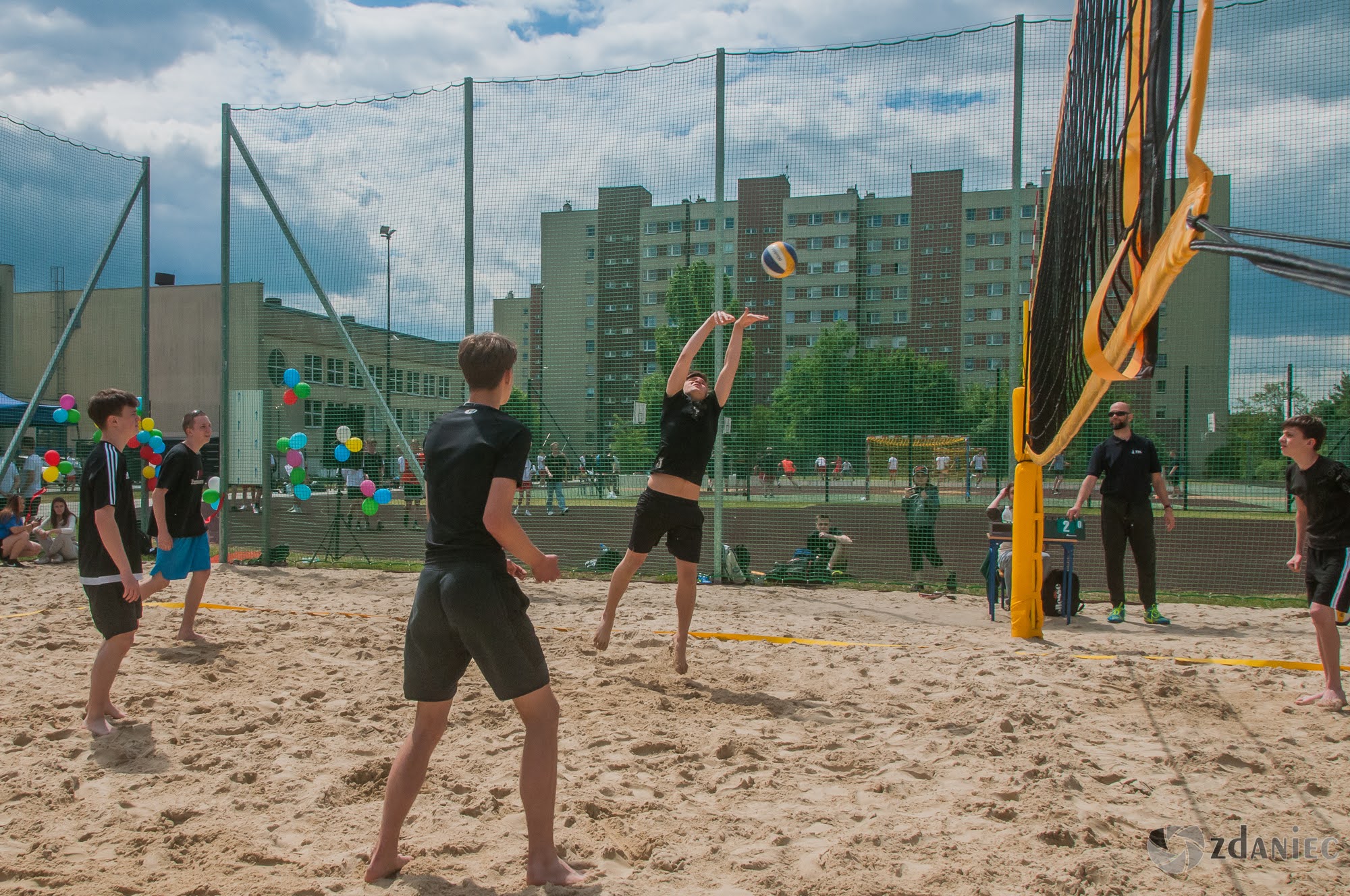 Otwarcie boiska do siatkówki plażowej w Zespole Szkół Łączności w Gliwicach