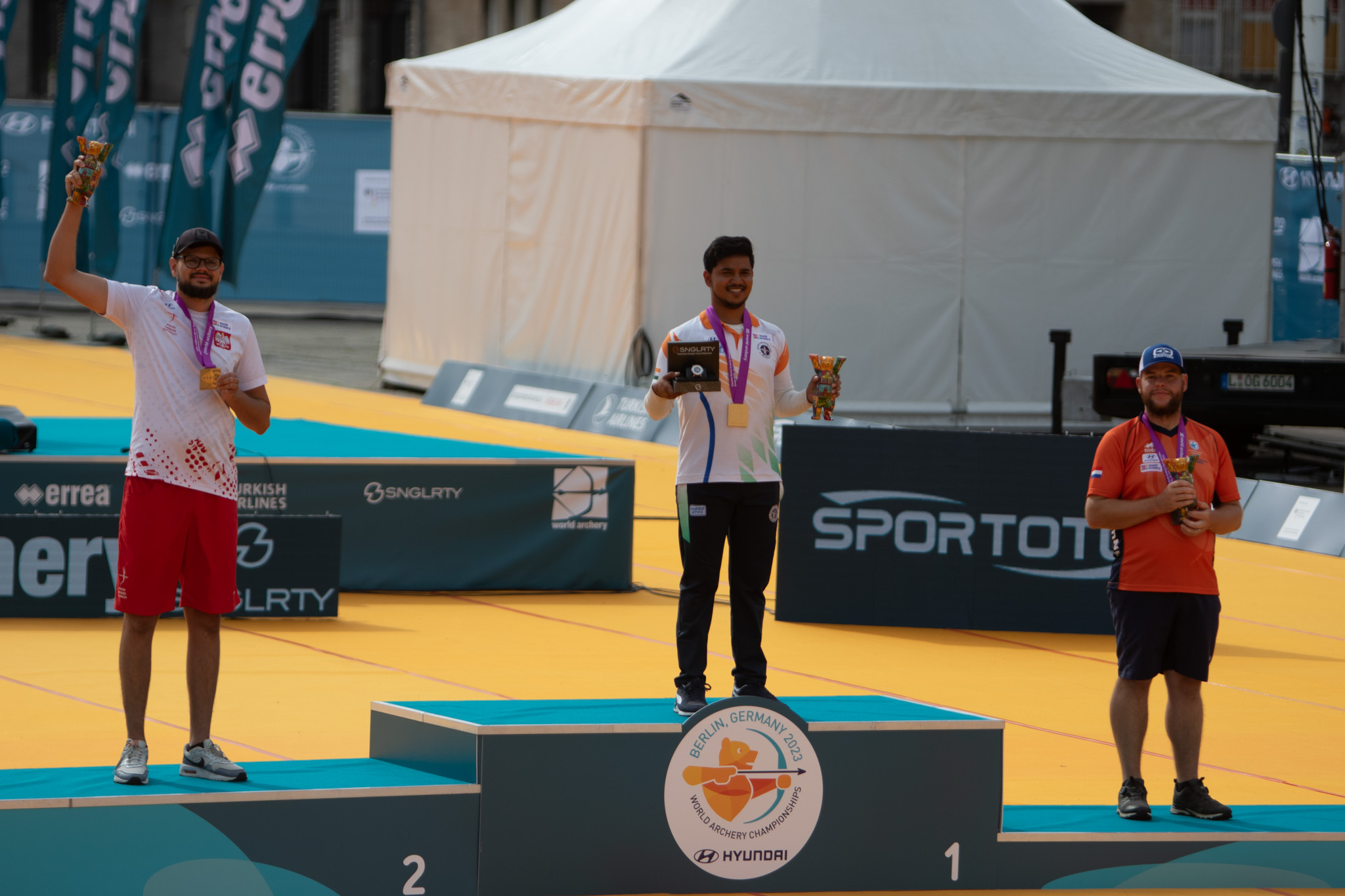 Łukasz Przybylski na podium