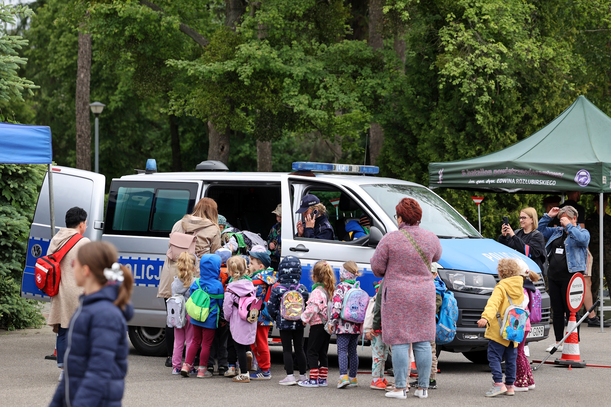 dzieci w jednostce wojskowej