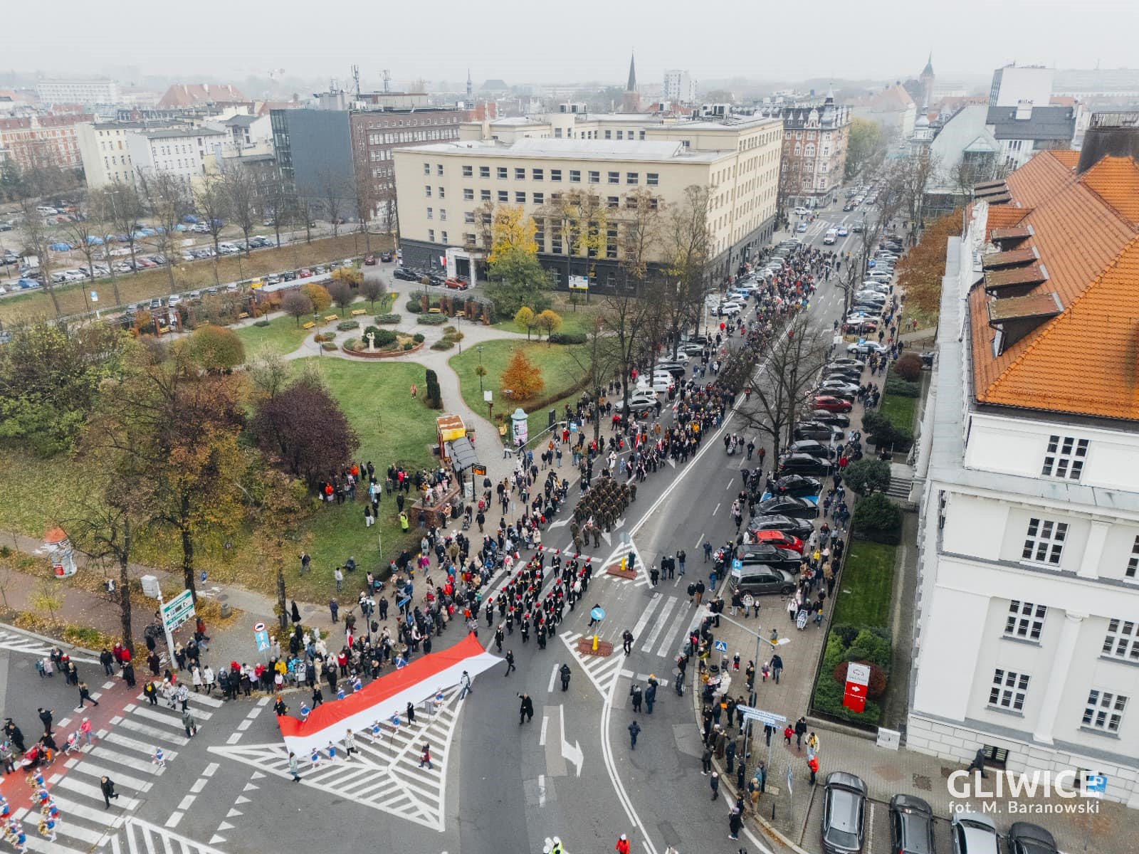 Widok na pochód z drona