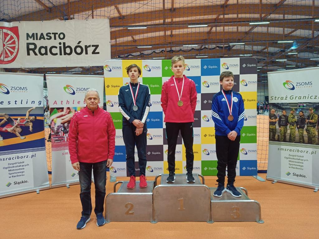 Trener Adam Śniegórski i Franciszek Mazik na 1. miejscu podium