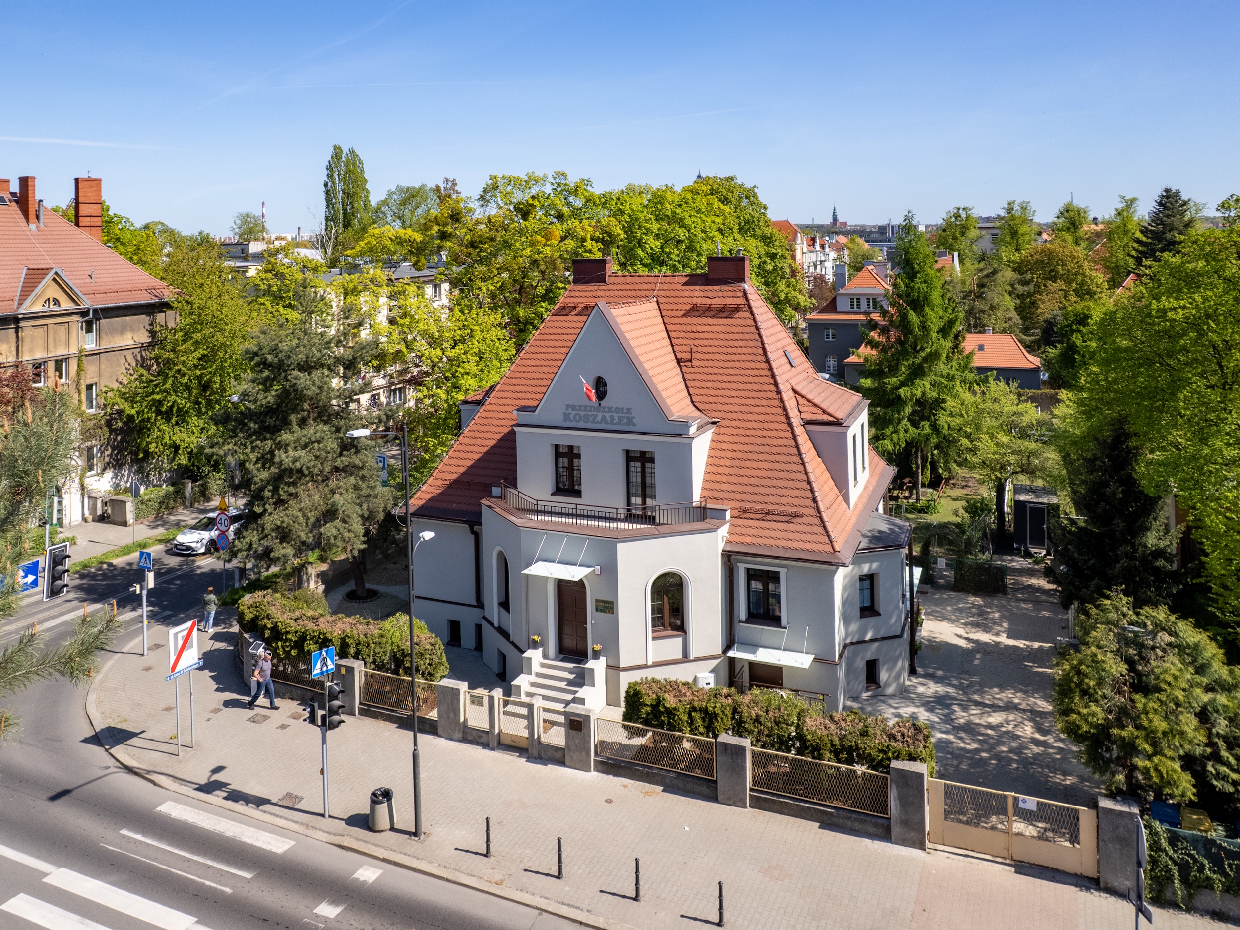 budynek Przedszkola Niepublicznego „Koszałek” przy ul. Kościuszki z lotu drona