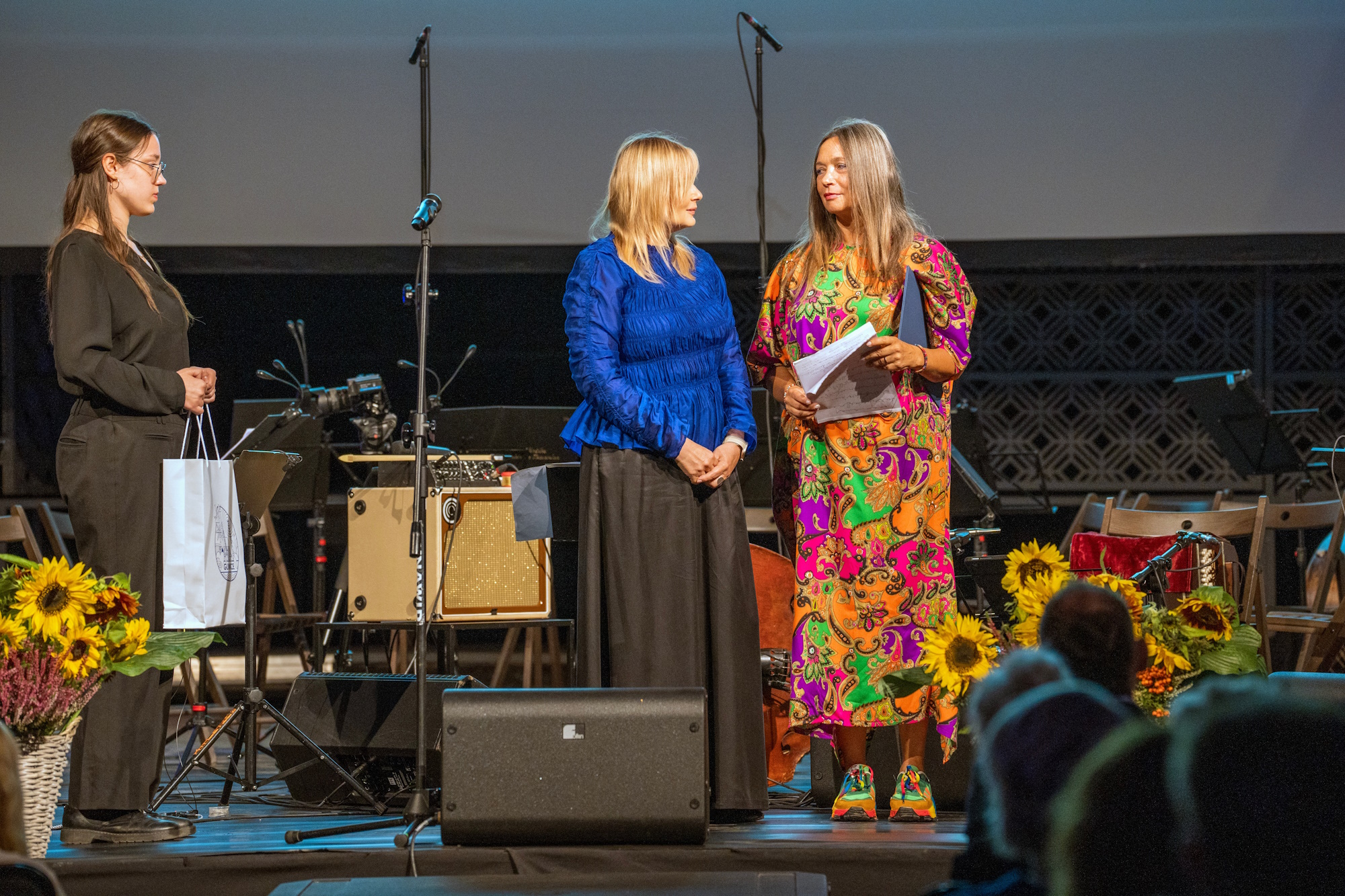 Prezydent z laureatką na scenie