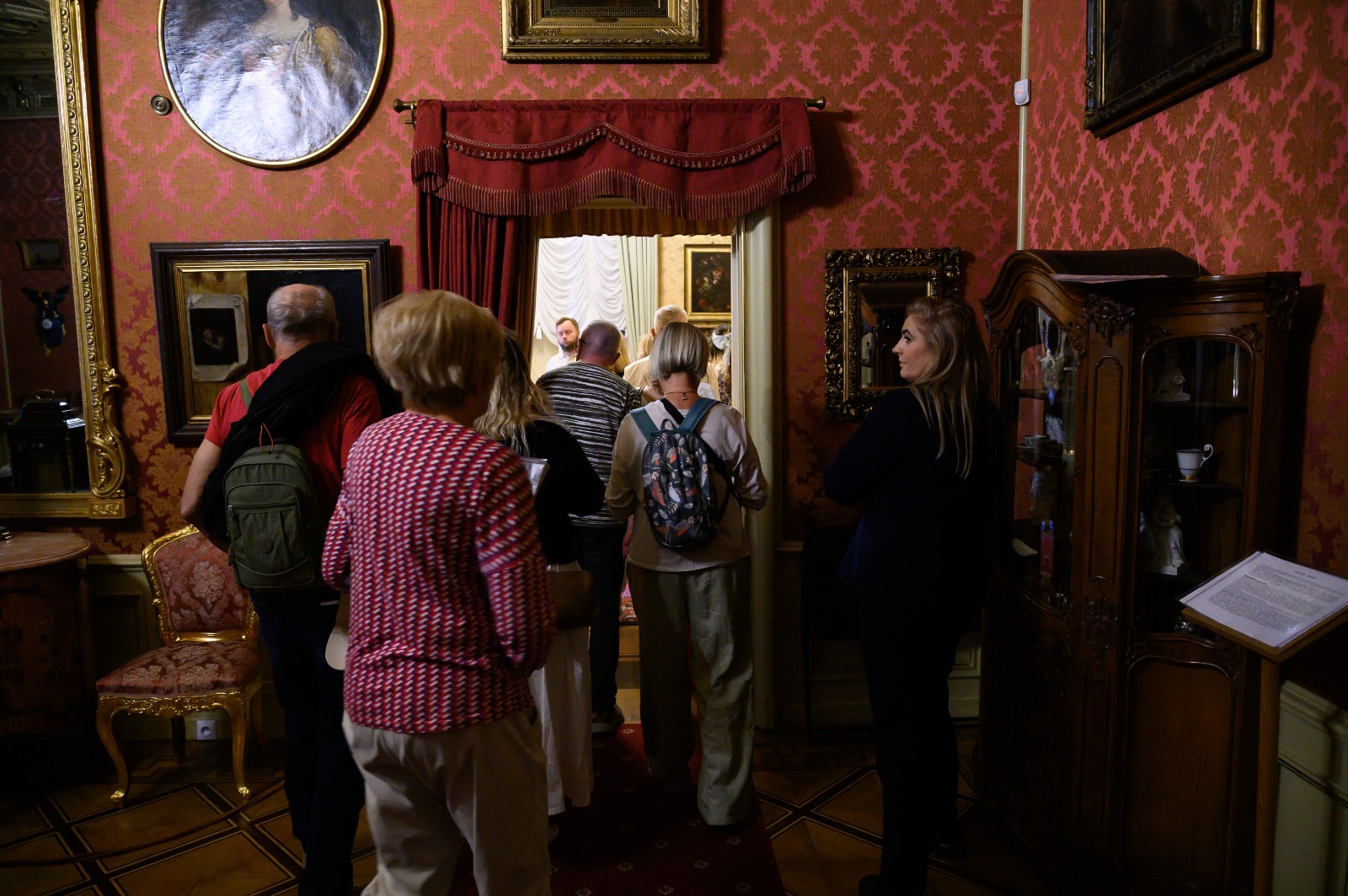 Ludzie w muzeum