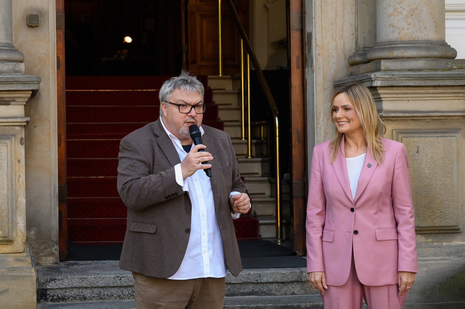Dyrektor muzeum i pani prezydent