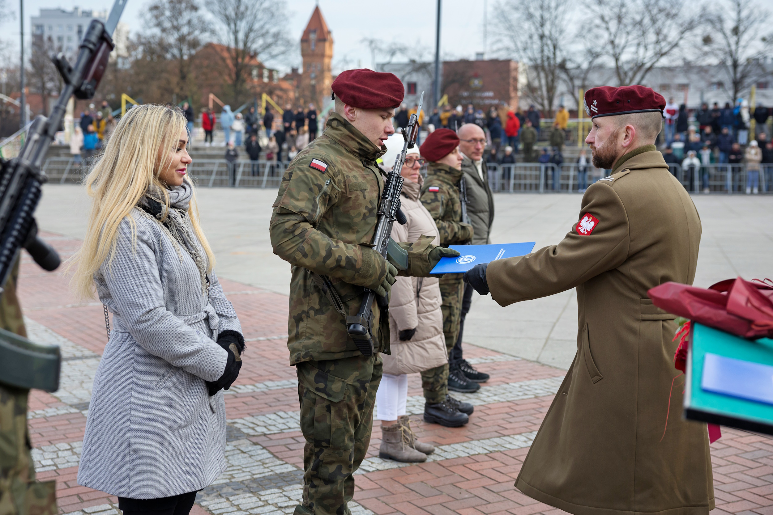 Fot. D. Nita-Garbiec/ UM w Gliwicach Żołnierz odbierający ślubowanie