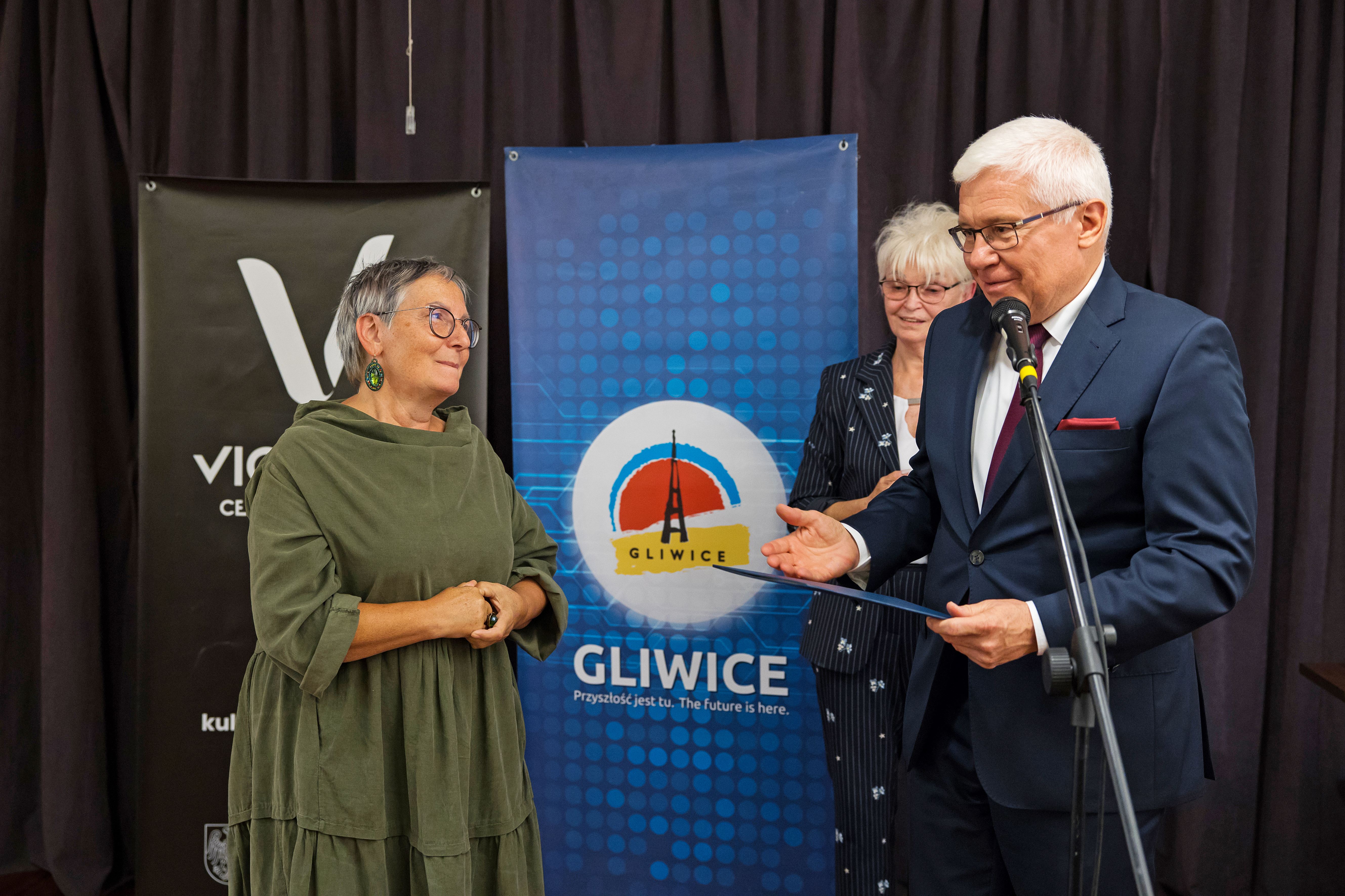 Fot. D.Nita-Garbiec/UM Gliwice prezydent Gliwic z prezes ZPAP na scenie