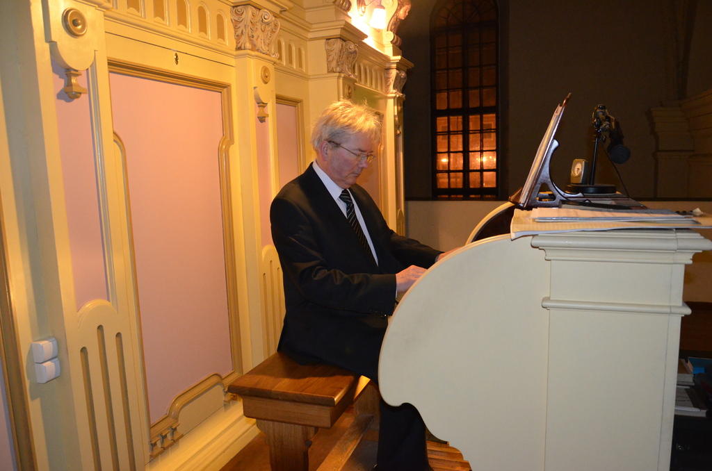 organista podczas recitalu