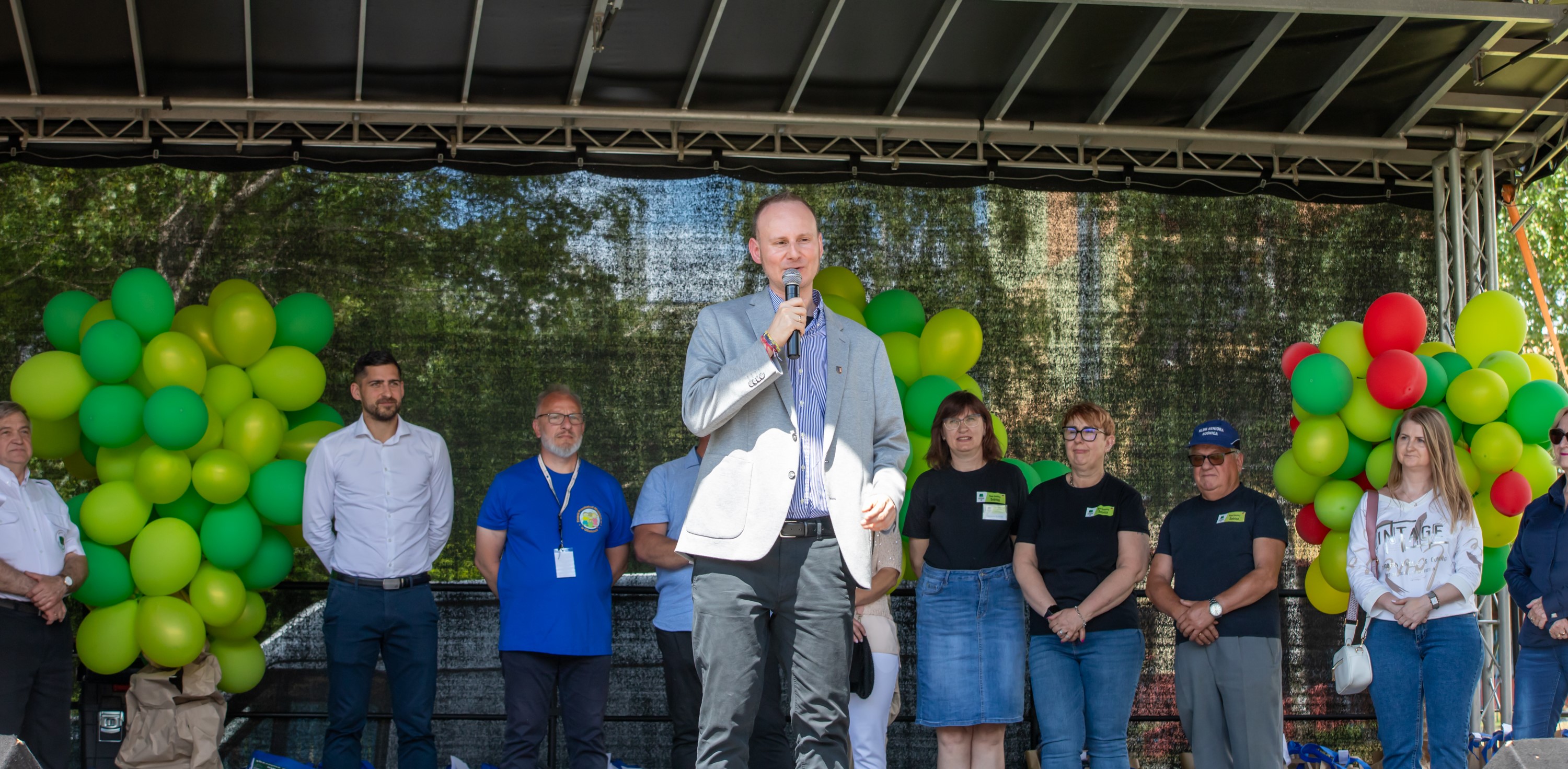 Zastępca prezydent Gliwic, Łukasz Gorczyński, przemawiający ze sceny do zebranych gości