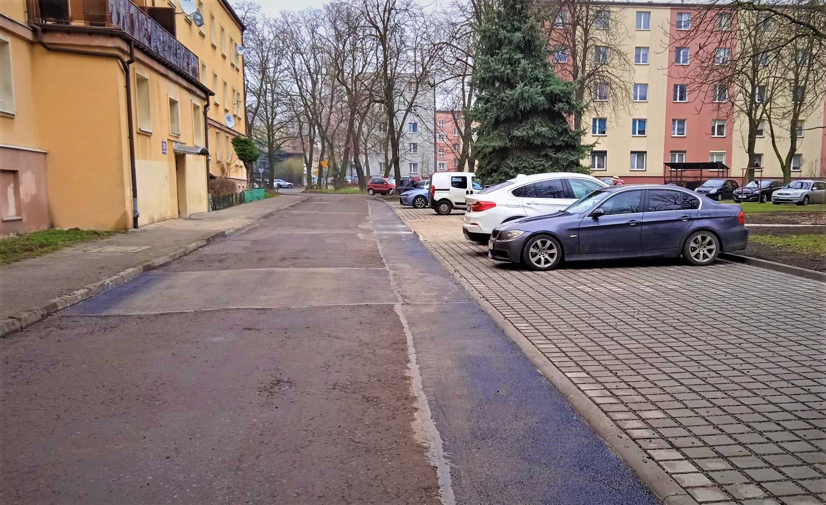 Więcej miejsc parkingowych przy Żeromskiego w Sośnicy