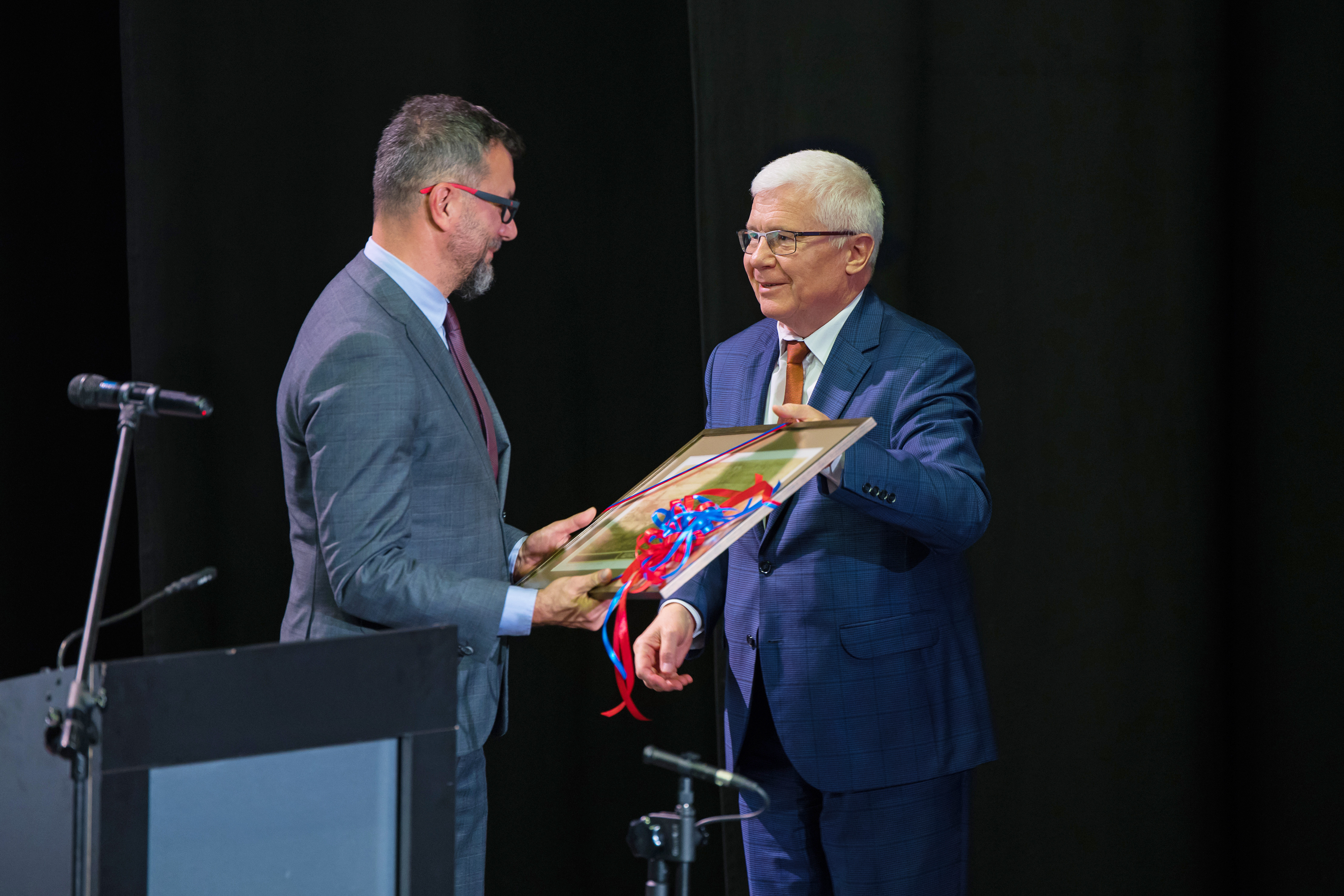 prezydent Gliwic i dyrektor II LO na scenie Mrowiska