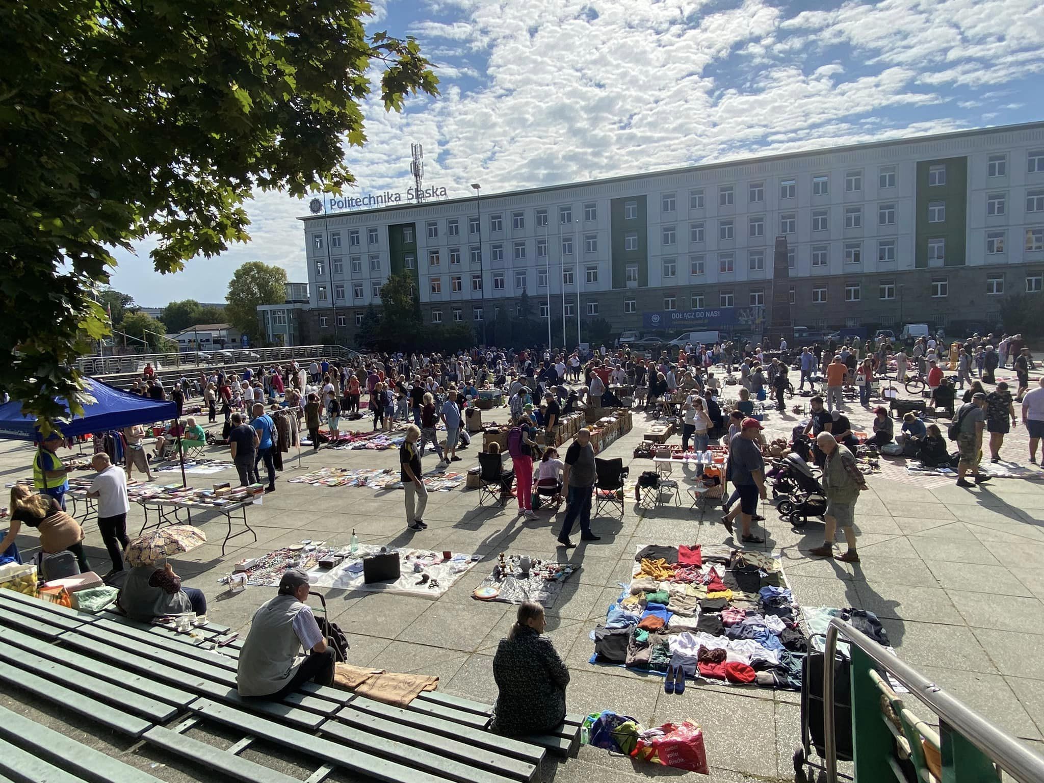 Wyprzedaż garażowa na placu Krakowskim