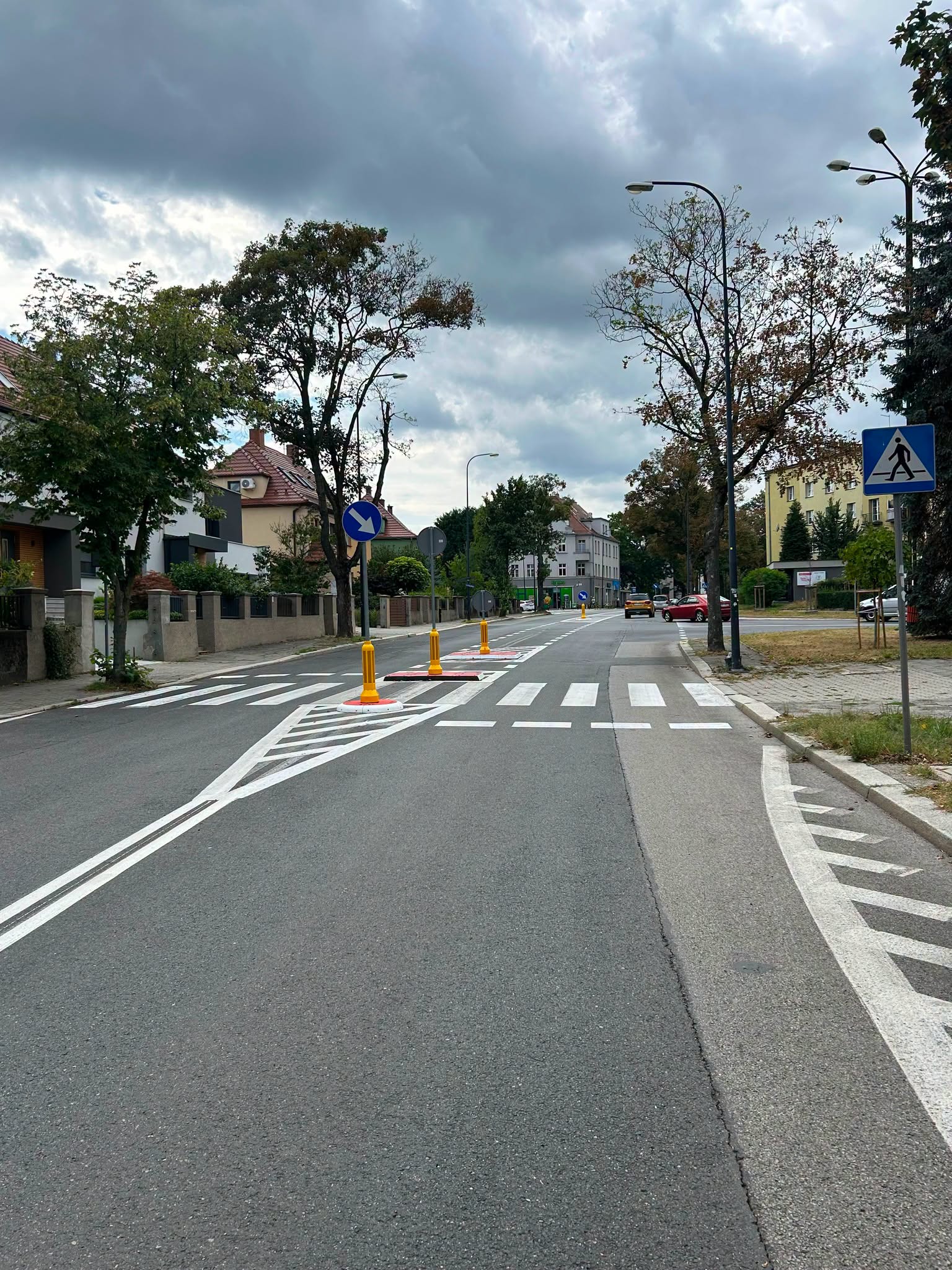 Nowe wyspy na Daszyńskiego, progi przy szkole na Targowej