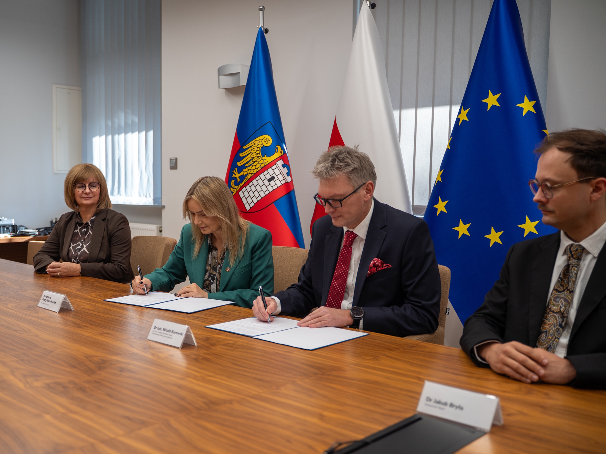 Porozumienie podpisali w Urzędzie Miejskim prezydent Gliwic Katarzyna Kuczyńska-Budka i dr hab. Witold Kurowski, prof. UŚ, dziekan Wydziału Prawa i Administracji Uniwersytetu Śląskiego.