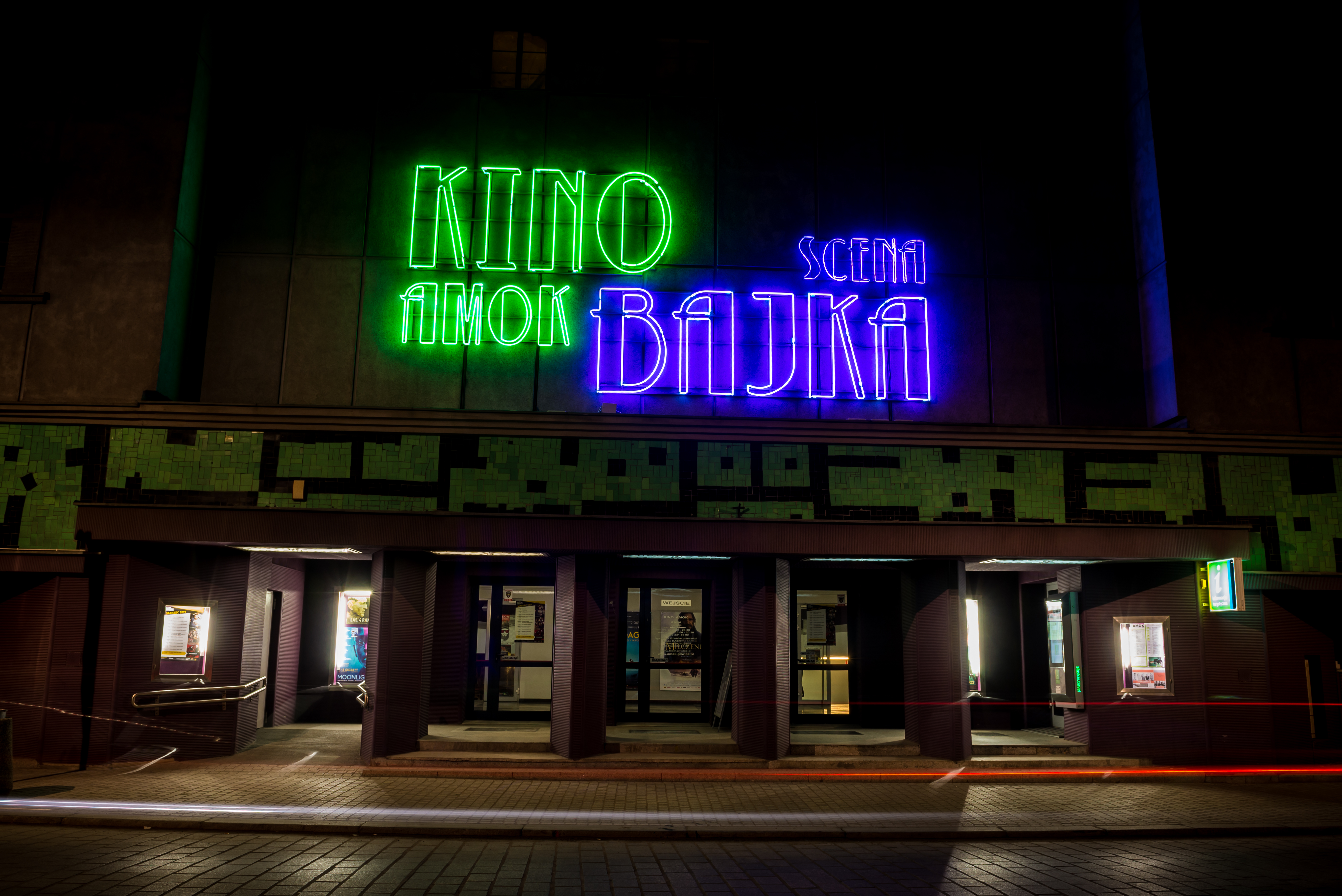 neon Sceny Bajka