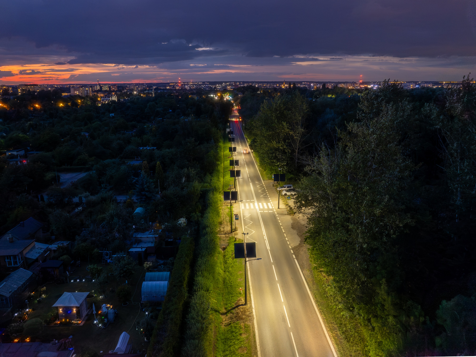 Bezpieczniej na ul. Rybnickiej. Nowe hybrydowe lampy już działają