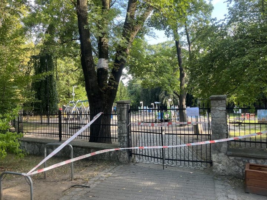 Plac zabaw w Parku Chopina czasowo nieczynny
