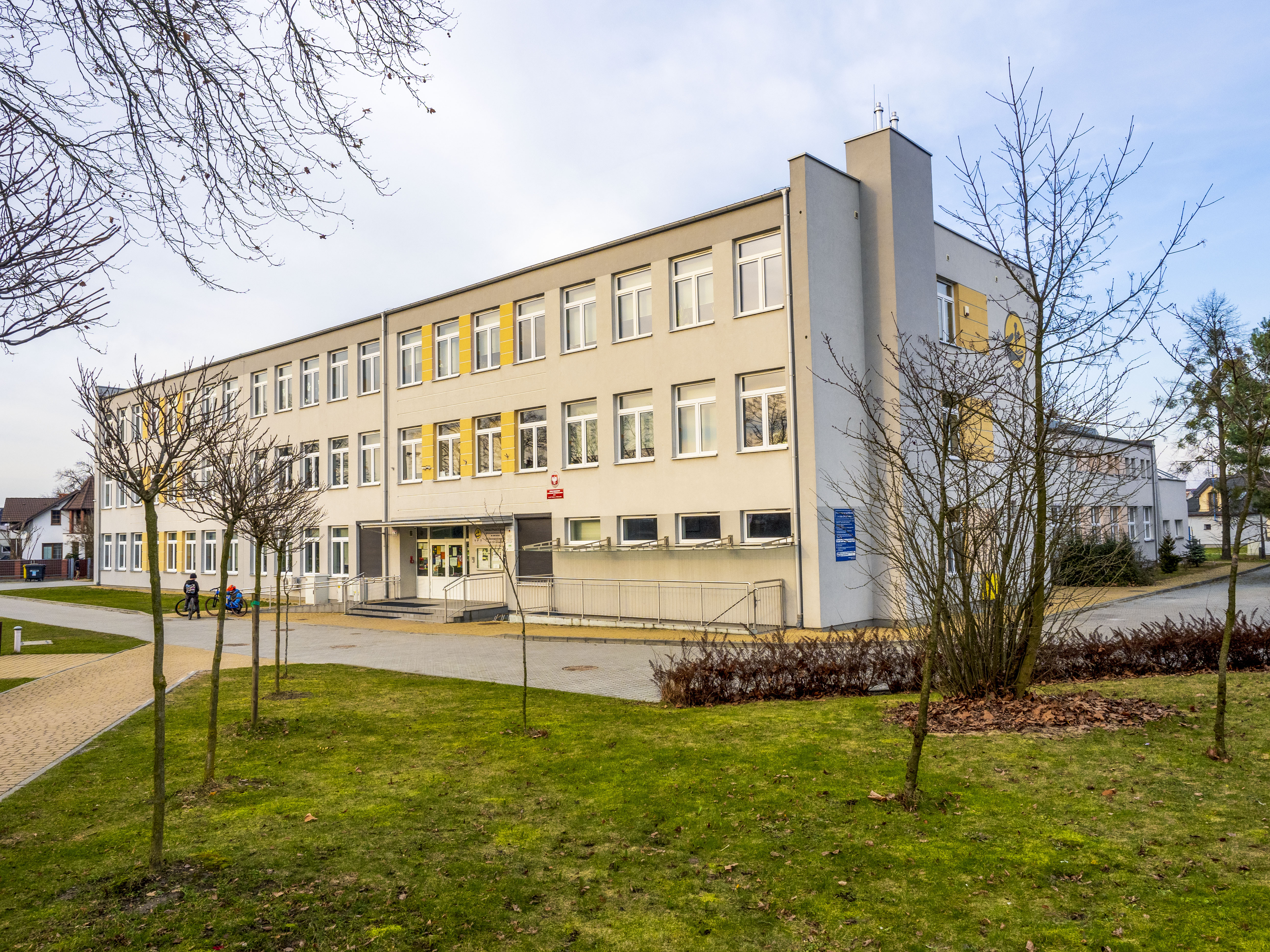 Szkoła w Ostropie