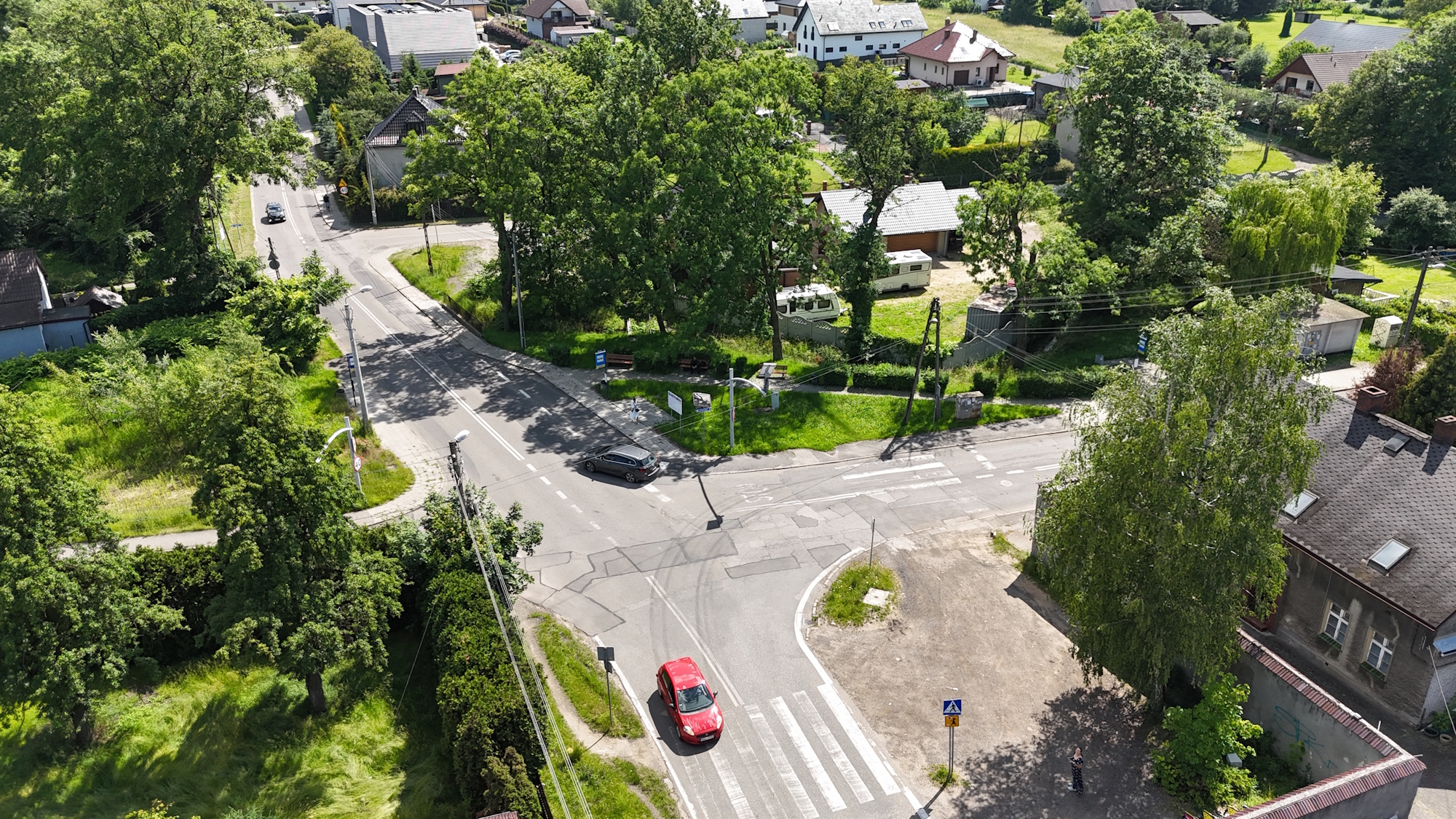 Sprawniejszy przejazd przez Bojków, bezpieczniejsze przejścia dla pieszych, nowe połączenia rowerowe i wygodniejsze przystanki – takie będą efekty przebudowy skrzyżowania ulic Bojkowskiej, Rolników i Żytniej