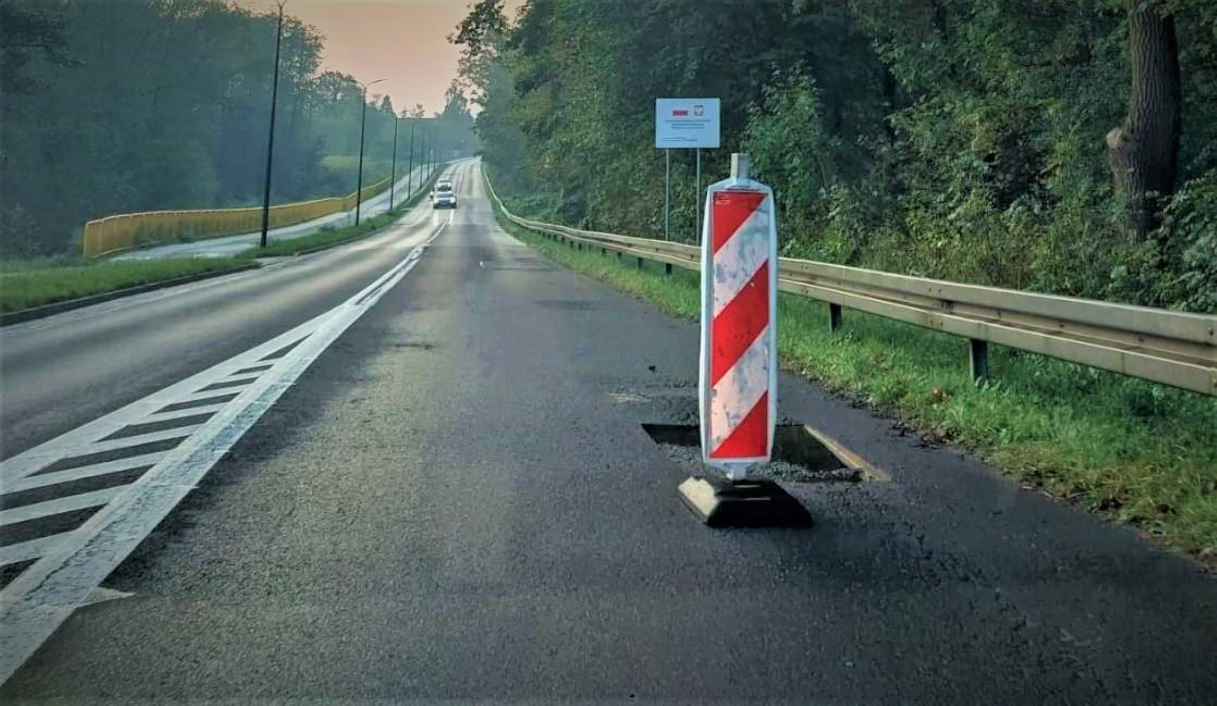 pachołek na jezdni