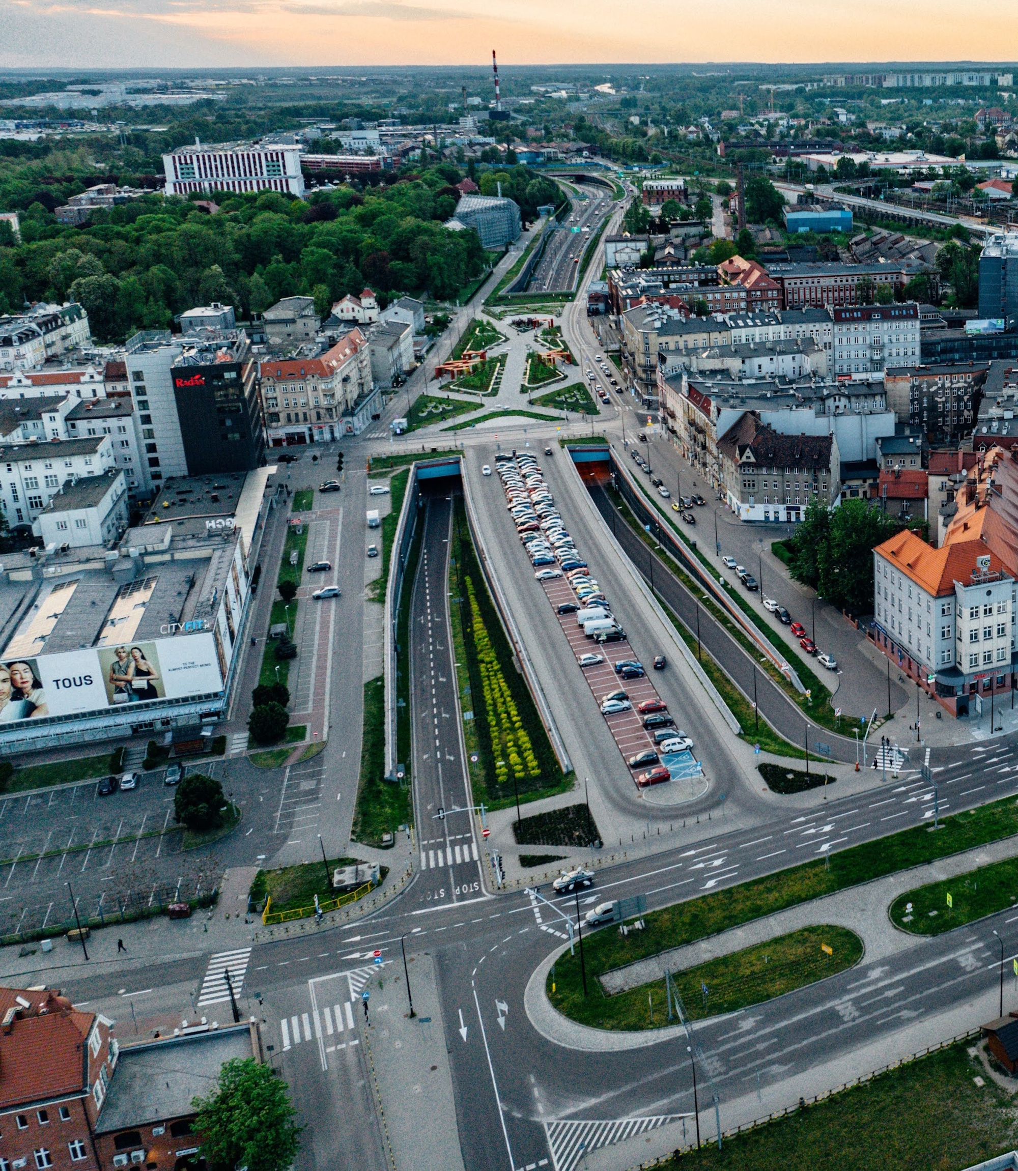 W tym tygodniu rozpoczną się prace przy budowie nowego zjazdu z parkingu nad DTŚ do ul. Dworcowej 