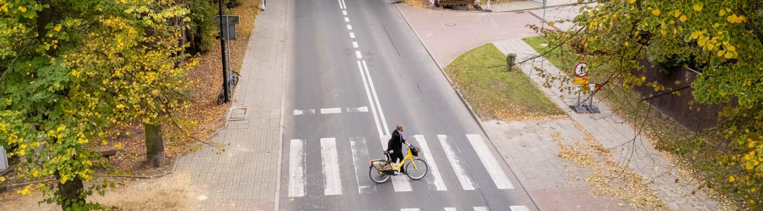Wzdłuż ul. Łabędzkiej powstaje trasa pieszo-rowerowa, która połączy odcinek przy ul. Edisona z istniejącym ciągiem przy ul. Andersa.